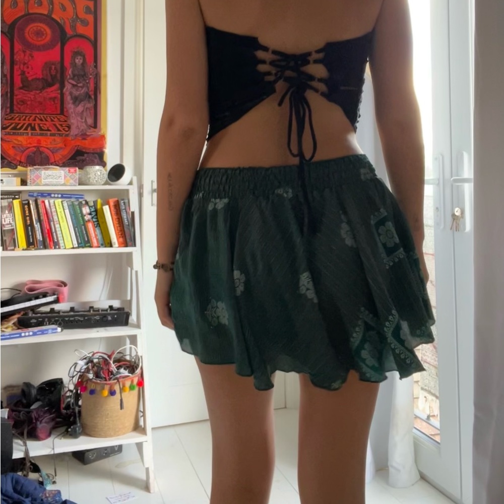 Green, hippie pattern, silky, loose shorts that looks like a skirt! - Picture 1 of 5